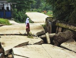 Jalan Baru Dibangun di Kampung Raincaiga Cikarang Ambles, Mobil Nggak Bisa Lewat