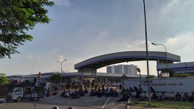 Mengganggu Mobilitas, Disnaker Minta Buruh Hentikan Demo di PT YMMA Cikarang