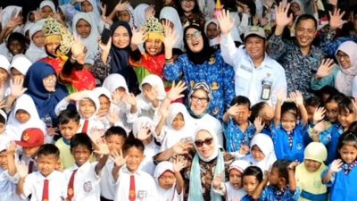 Kepala DPPPA Kota Bekasi Dampingi Menteri PPPA Jelajah SAPA di SD Bantargebang