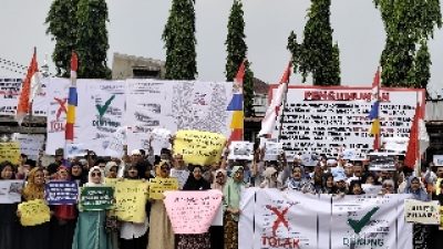 Ratusan Warga Tolak Pembangunan Kantor Kelurahan di Lahan Fasos Fasum Masjid Raya Jatimulya