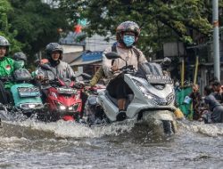 Viral Driver Motor Listrik Terobos Banjir, Begini Nasibnya