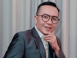 Baru Putus, Ari Lasso Unggah Foto Mendiang Sang Ibu: Maafkan Ari untuk Kesalahan Memalukan