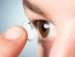 Jangan Asal Beli! Ini 4 Tips Aman dan Nyaman Memilih Softlens