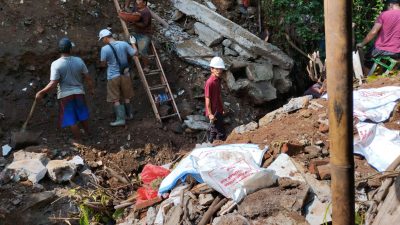 Tebing Longsor di Jatirasa Mulai Diperbaiki