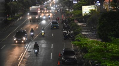 Cegah Balap Liar,  Pemkot Bekasi Pasang Pita Penggaduh  di Jalan Ahmad Yani