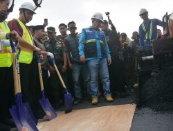 Uji Coba Aspal Plastik Lanjut di Ruas Jalan Exit Tol Gabus