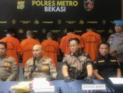 Dua Pemuda Gondol Motor Penggembala Bebek di Cikarang