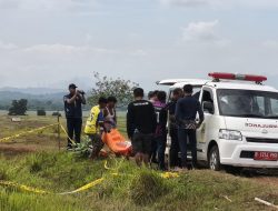 Mayat Pria Ditemukan di Sawah Serangbaru Bekasi, Kaki hingga Mata Dilakban   
