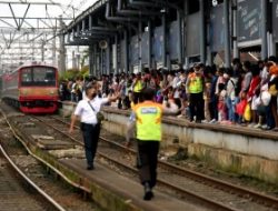 Penumpang KRL Melonjak, Tembus 169 Ribu di Stasiun Bekasi