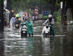 Banjir Setengah Meter Rendam Rawalumbu