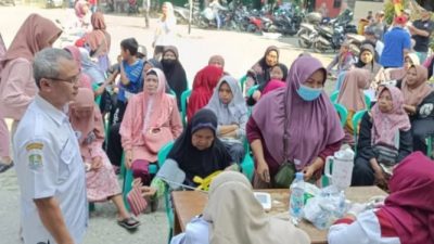Bantuan Beras Mengalir ke 5.816 Warga Bekasi Barat