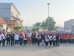 Ribuan Warga Arenjaya Bersihkan Jalan Nusantara