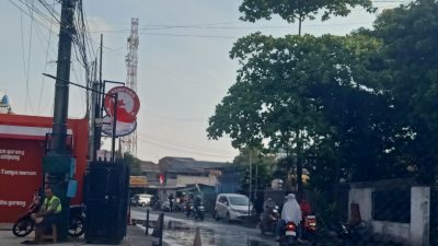 Jalan Mekar Sari Bekasi Timur Tergenang Berbulan-bulan