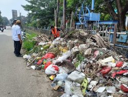 Hujan Datang, Sampah di Kali Bong Bintara “Segudang”
