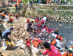 48 Ton Sampah Diangkut dari Kali Kapuk Medansatria