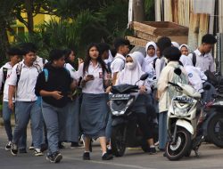 SMA/SMK di Bekasi Belajar Daring Dua Hari