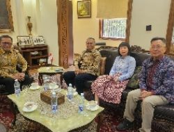 Setengah Dibuka