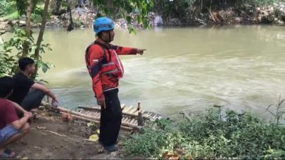 Bocah Berusia 14 Tahun Tenggelam di Kali Cikarang
