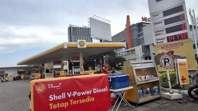 Stok BBM Seret, Pegawai SPBU Shell di Jalan Ahmad Yani Kota Bekasi Jualan Es Kopi dan Camilan