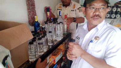 Bertahun-tahun Resahkan Warga, Toko Miras Depan Masjid  di Pondok Gede Akhirnya Ditutup