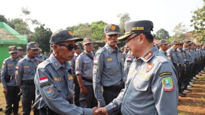 Wakil Wali Kota Bekasi Pimpin Apel Satlinmas, Tekankan Sinergi Jaga Ketertiban dan Keamanan