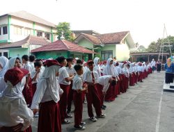 Guru SD di Bekasi Hadapi Tantangan Ajarkan Calistung