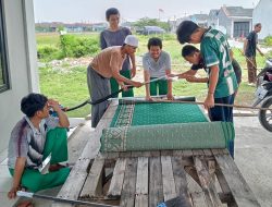 Peringati Hari Santri Nasional, Santri Pondok Pesantren Darul Ikhlas Bekasi Aksi Bersihkan Masjid