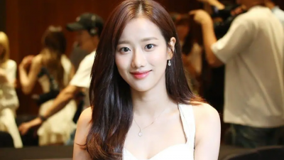 6 Tahun Vakum Usai Skandal Bullying, Lee Naeun Akhirnya Muncul Lagi di Depan Publik