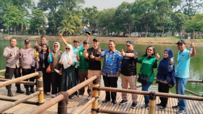 Pemerintah Kecamatan Bekasi Utara dan Mahasiswa Kompak Bersihkan Danau Duta Harapan