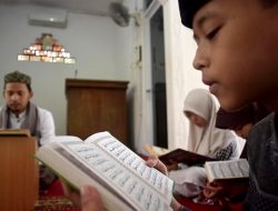 Guru Ngaji di Kabupaten Bekasi Terima Insentif Rp300 Ribu Mulai 2026, Naik Rp50 Ribu dari 2025