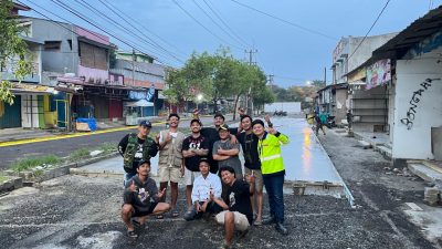 Digerakkan Muda-mudi, Warga Perumahan Puri Cendana Tambun Urunan Biayai Pengecoran Jalan Rusak