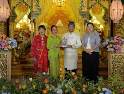BCA Gelar Pembinaan Pembuatan Wastra dengan Pewarna Alam bagi Penenun Songket Melayu Sumatra Utara