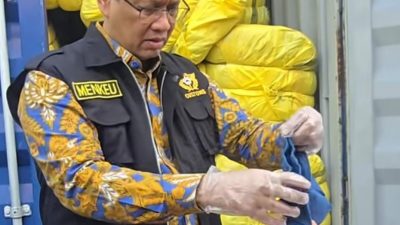 Sidak ke Cikarang, Menkeu Purbaya Tegaskan Setop Impor Pakaian Ilegal 