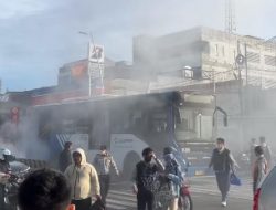 Bus Transjakarta Rute Bekasi–Dukuh Atas Keluar Asap di Turunan Tol Becakayu
