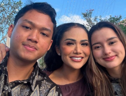 Benarkah Azriel Hermansyah dan Sarah Menzel Batal Nikah Tahun Ini? Ini Kata Kris Dayanti
