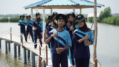 BRI Ajak Pelajar Jaga Bumi lewat Penanaman Mangrove dan Pengolahan Plastik