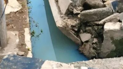 Warga Klaster Nirwana di Kelurahan Pejuang Teriak Saluran Air Retak Parah