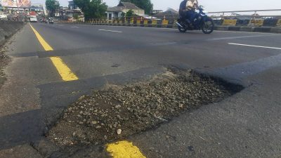 Pemkot Bekasi Percepat Perbaikan Jalan Rusak Jelang Libur Natal dan Tahun Baru