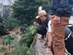 Tebing Bantaran Kali Cakung di Jatiluhur Longsor