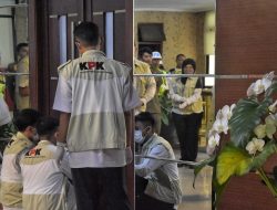 KPK Periksa Ibu Bupati Bekasi Nonaktif Ade Kunang