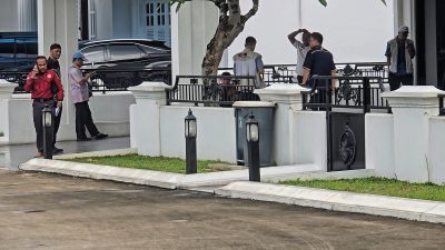 KPK Geledah Rumah Bupati Bekasi Nonaktif Ade Kuswara Kunang