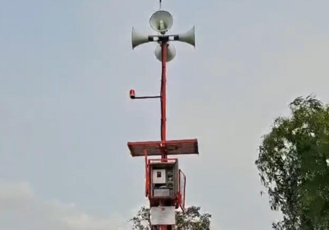 BPBD Kota Bekasi melakukan uji coba Early Warning System (EWS) atau sistem peringatan dini. Dari hasil uji coba, suara sirene EWS mampu terdengar hingga radius sekitar 270 meter, meskipun kondisi lalu lintas di sekitarnya ramai dan dipenuhi polusi suara. FOTO: ISTIMEWA
