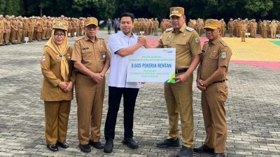BPJS Ketenagakerjaan Serahkan Kartu Jamsostek bagi 8.605 Pekerja Rentan di Kota Bekasi
