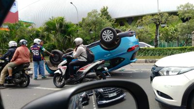 Taksi Blue Bird Terguling di Jalan Ahmad Yani Kota Bekasi, Begini Kronologinya