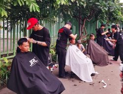 Aksi di CFD Kota Bekasi, Komunitas Sedekah Cukur Kumpulkan Rp14 Juta untuk Korban Bencana Sumatera