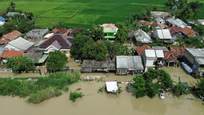 Lima Titik Tanggul Sungai Citarum di Muragembong Kritis, Camat Desak BBWSC Lakukan Langkah Preventif – Antisipatif