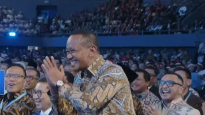 Bahlil Tersenyum Lebar Disebut ‘Mutiara dari Indonesia Bagian Timur’