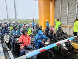 Banjir Rendam Jalan Arteri, Ratusan Motor Masuk Tol Tarumajaya