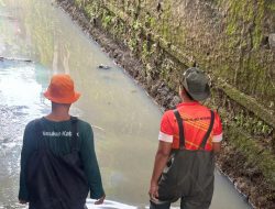 DLH Kota Bekasi Telusuri Bau Menyengat di Kali Jakamulya