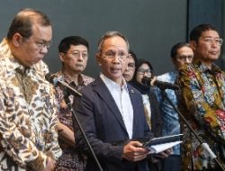 Bos OJK dan Pengawas Pasar Modal Mengundurkan Diri Buntut Saham Indonesia Ambruk